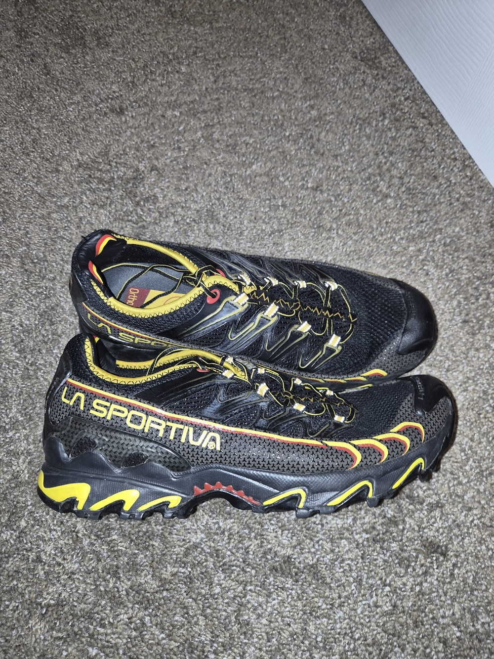 La Sportiva Black and Yellow Men's Trail Running Shoes - Picture 4 of 4